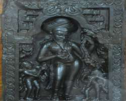 The visitors will get amazed to experience 1500-year-old artifacts which depict the past time scenario of Bengal.